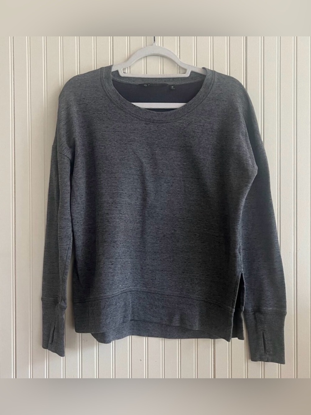 Athleta Grey Crewneck Sweatshirt Pullover Thumbholes Size M
